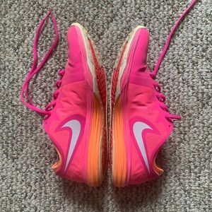 Pink and orange Nikes🙌🏽👟☺️